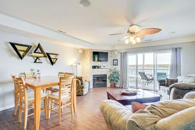 Image de 5th-Floor Lakefront Condo: Elevator + Pool Access!