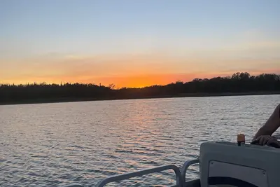 Image de Lake cabin 2-bedroom sleeps 6. 1\/2 mile from trails. Backus with private dock.
