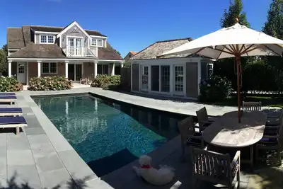 Image de Luxury Living with Pool within Walking Distance to Center of Town