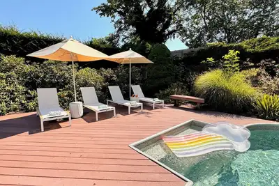 Image de Bellport Bliss: Pool and Relaxing Spaces