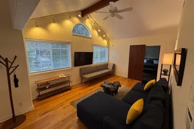 Image de Spacious 5-Br Home in Scenic Mill Valley Retreat