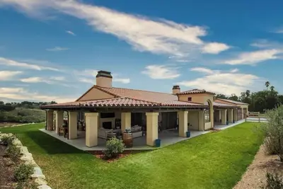Image de Hilltop Villa in Wine Country