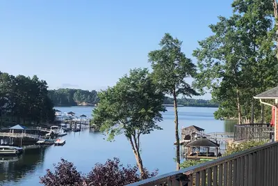 Image de Spacious 6-bedroom house with WiFi, Ac in welcoming Lake Norman of Catawba