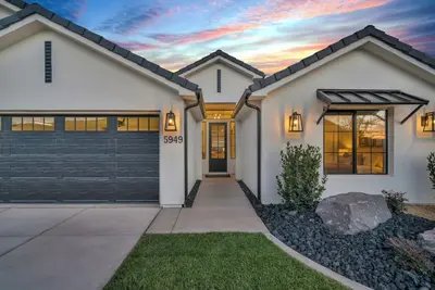 Image de Spacious 6-bedroom Dessert Oasis within charming St. George