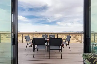 Image de New Late for the Sky: Unobstructed Panoramic Views