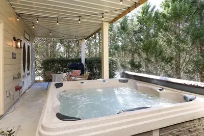 Image de Cozy TownHaus by Jubelas - Private Relaxing Hot Tub