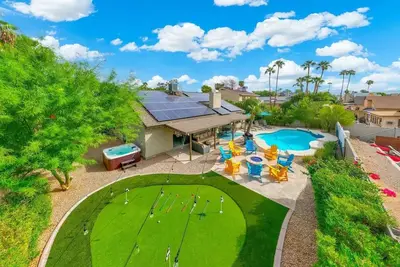 Image de Grand Scottsdale Escape + Luxe Backyard Amenities! Dining & Shopping Nearby!
