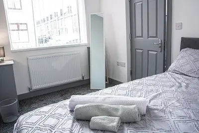 Image de Room 1 Double Bedroom, Stoke-on-Trent.