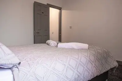 Image de Room 2 Double Bedroom, Stoke-on-Trent.