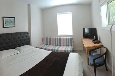 Image de T Bright & Cozy Queen & Sofa Beds Room Ensuite