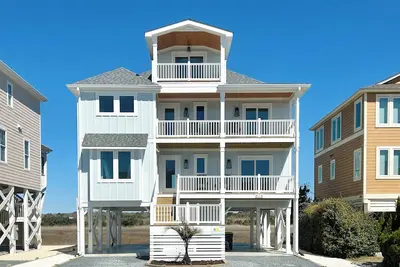 Image de Brand New 2nd Row, 5 Bed, 3 Bath Home w/ Sprawling Marsh Views!