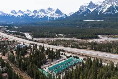 Image de 1 Min to Banff Gate Quiet End Unit Mountain view Banff gate 2b/2b/7ppl