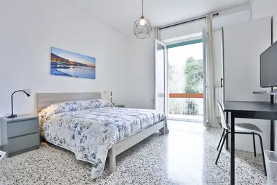 Image de Sea and City - Bright Apartment near the sea