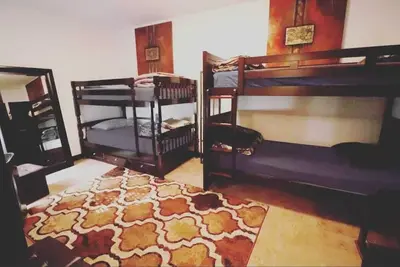 Image de Quirky & Cozy Loft SoHo Little Italy - Sleeps 4