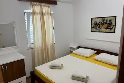 Image de Appartement d'une chambre avec la terrasse et la vue sur le mer Kanica, Rogoznica (A-24043-a)