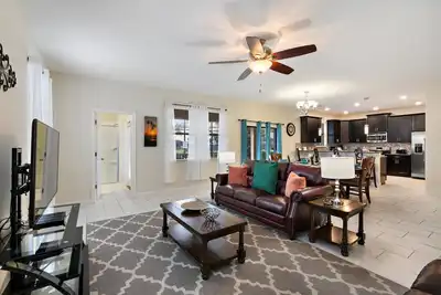 Image de 🥇 Spacious 6bd house near Disney (Cg248)