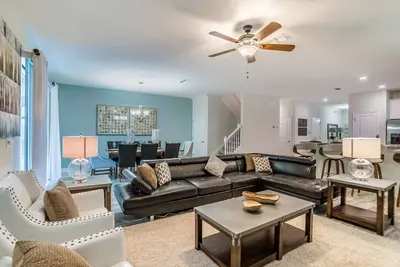 Image de 🥇 Terrific 9bd villa near Disney (Cg744)