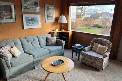 Image de Charming Ketchikan Apartment In-Town Garden/Water/Mountain Views 2-Bd 1-Bath