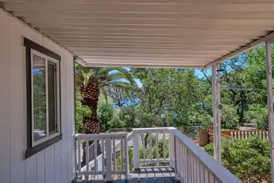 Image de Charming Lake View house with WiFi, Ac in tranquil Clearlake Oaks