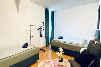 Image de Stylish Shared 3-Bedroom Stay Near City