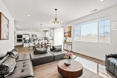 Image de 4bd/7 beds/Modern style/Elegant/comfortable