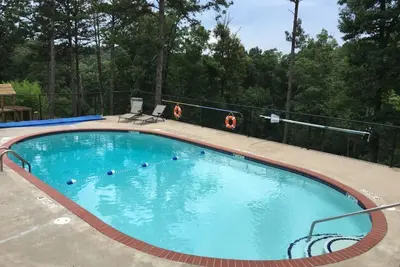 Image de Pool+Wifi+Deck+3mi to Downtown Wild Plum Cabin#3