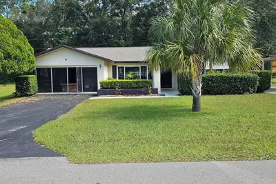 Cozy Pool Home  in a peaceful neighborhood in Dunnellon Florida. 2 Bed 2 Bath