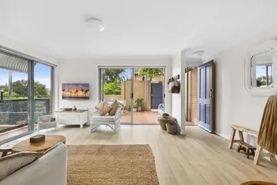 Image de Bright Coastal Townhouse with Bbq & Courtyard
