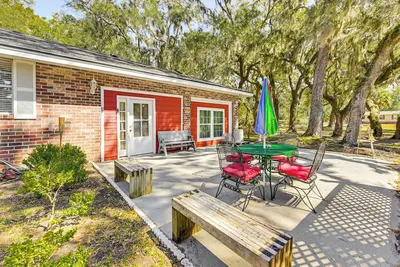 Image de 3 Mi to Dtwn Beaufort: Quiet Family Home w/ Yard