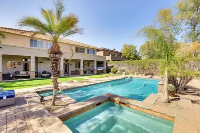 Image de Luxe Mtn-View Mansion w/ Hot Tub in Phoenix!