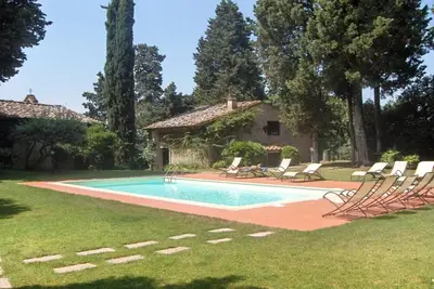 Image de Maison en Toscane avec Piscine et Vue Naturelle