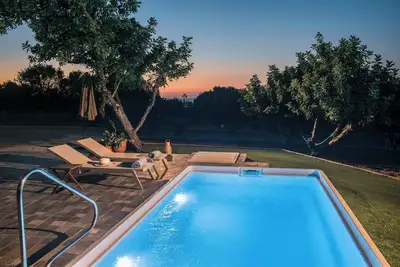 Image de Serene Mediterranean retreat by Prime Stay