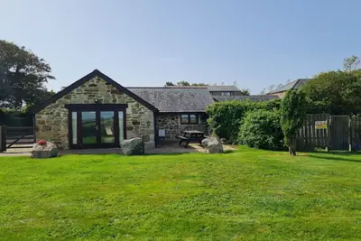 Image de Little Owl, nestled within Bejowan Cottages complex, a charming converted barn