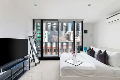 Image de Cozy & Chic Studio, Steps from Victoria Market