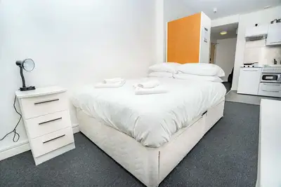 Image de Central Coventry Budget Studio with Kitchen
