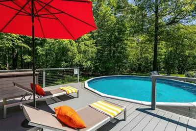 Image de New: Fabulous Pool Oasis w\/ hot tub in Saugerties