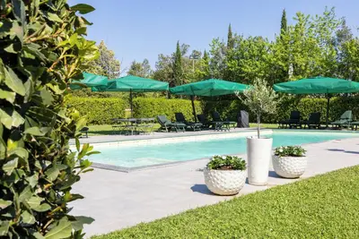 Image de Elegant country house with private pool for families and large groups of friends