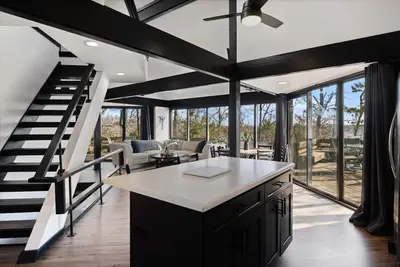 Image de The Luxe Treetop Villa - Indoor Pool, Lake Views & More!