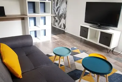 Charming 1-bedroom apartment in delightful Vannes with WiFi, Linen + Parking