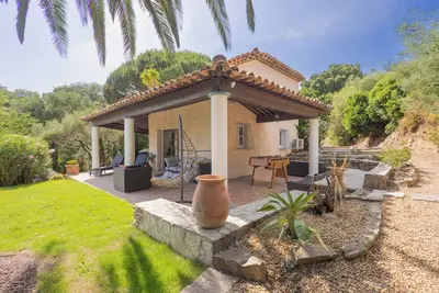 Image de Maison pour 10 personnes avec piscine privée à Sainte-Maxime.