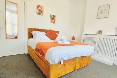 Image de Right in the heart of Portsmouth, less than 10 minutes walk from the beach!
