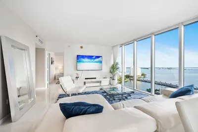 Image de Luxury High floor 2-bedroom condo with Unbeatable Ocean views