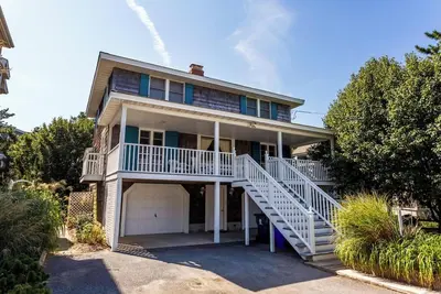 Image de Coastal Cottage Just Steps from Beach with Private Elevator & Spacious Porches!