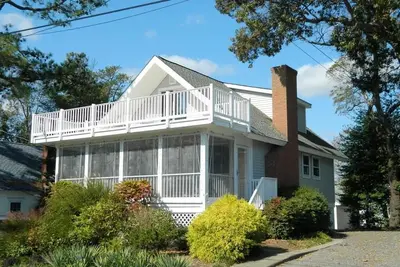 Image de Charming Cottage Steps from Rehoboth Beach, Sleeps 8, Great Location & Perks!