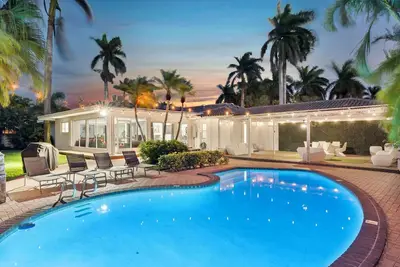 Image de Luxury villa 5 bedroom pool game room walk to the beach