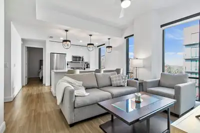 Image de 2br inPrime Buckhead Locale in vibrant Atlanta with amazing pool