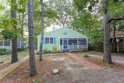 Image de Charming 3br Coastal Bungalow—Bike to Beach, Walk to Town!