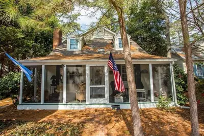 Image de Charming Dog-Friendly Coastal Cottage: Steps to Beach, Boardwalk & Town!