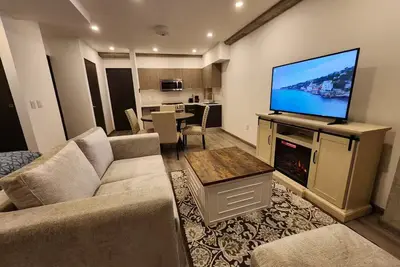 Image de Beautiful Downtown Tj Loft