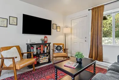 Image de Family Friendly Apt Near Glacier with Pickleball
